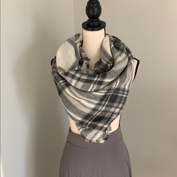 Accessories - Blanket scarf/shawl
